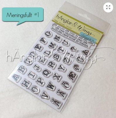 Alfabet Skrivmaskin clear stamp set - Stämpelset med skrivmaskinsbokstäver från Hänglar & Wings A6