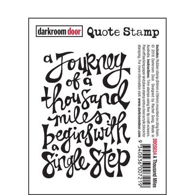 A thousand miles rubber quote stamp - Engelsk textstämpel om resande från Darkroom Door 8,4*5,9 cm