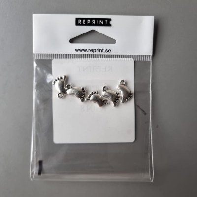 BABY'S FOOT charms - Babyfotmetalldekorationer från Reprint