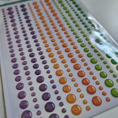 HALLOWEEN GLITTER ENAMEL DOTS - Platta dekorationer från CarlijnDesign