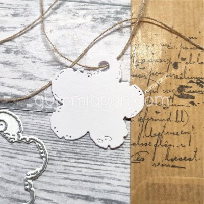 Torn flower tag from Gummiapan ca 35,5 x35,5 mm