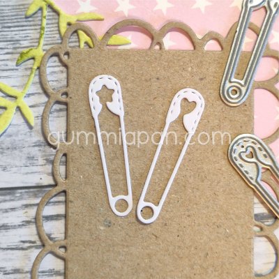 Two safety pins die set TVÅ SÄKERHETSNÅLAR from Gummiapan ca 8,5 x 36 mm