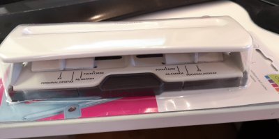 6 hole punch (adjustable) - Ställbar handstans för sex hål från Vaessen Creative